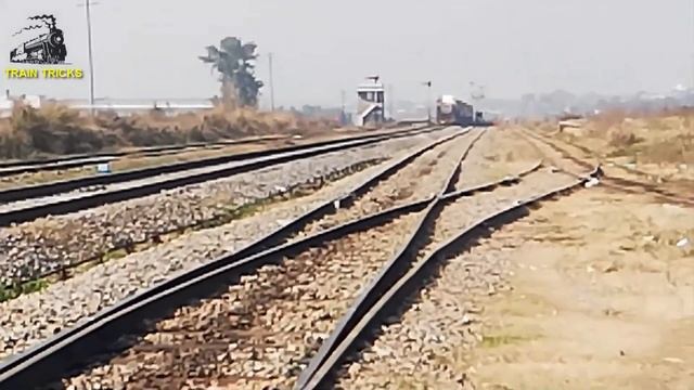 This video of Awam express 14dn reminds me smoky steam safari engine passing through Sihala Station смотреть онлайн