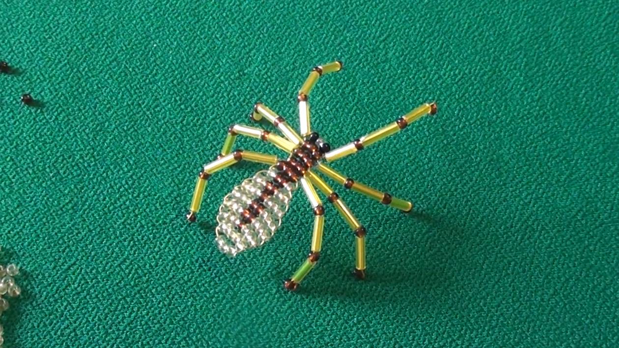 Простой паук из бисера параллельным плетением смотреть онлайн