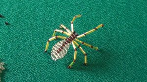 Простой паук из бисера параллельным плетением