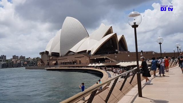 SYDNEY CITY WALKING TOUR: Circular Quay, Sydney Opera House, Sydney Harbour Bridge. смотреть онлайн