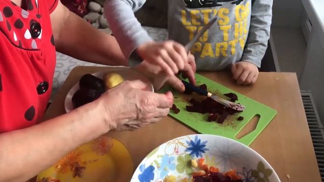 Никуся готовит