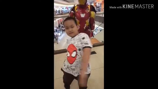 Bumblebee is Friendly and Kind. Iron Man is Strong and Brave смотреть онлайн