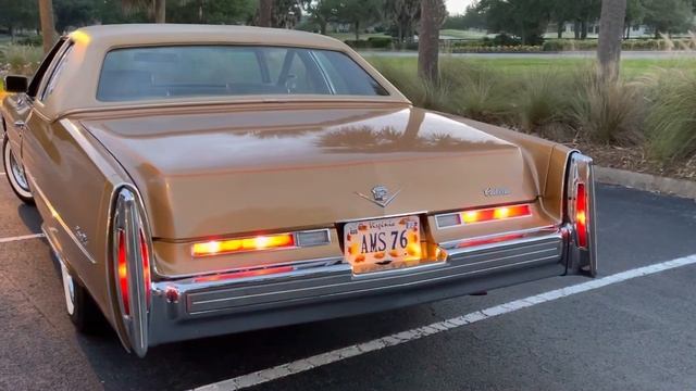 1976 Cadillac Coupe de Ville (left rear turn signal) смотреть онлайн