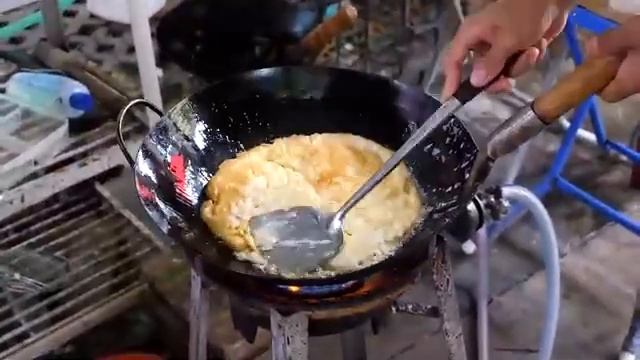 Омлет из свинины,Тайская уличная еда/Pork Omelet, Thai Street Food/태국 길거리 음식 돼지 고기 오믈렛 смотреть онлайн
