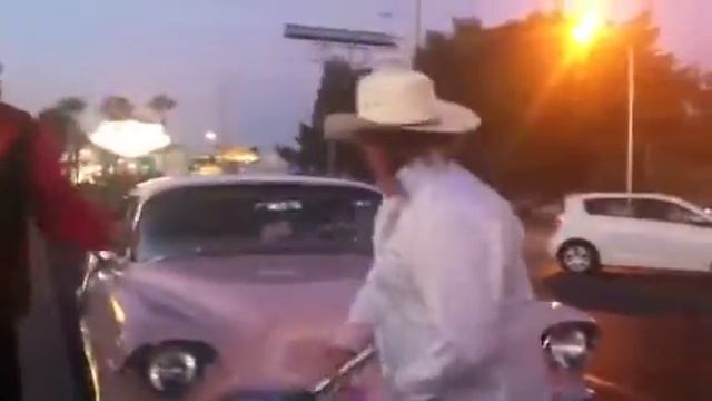 Taxi Driver Pink Cadillac News, Boss, Presley, Powers. смотреть онлайн