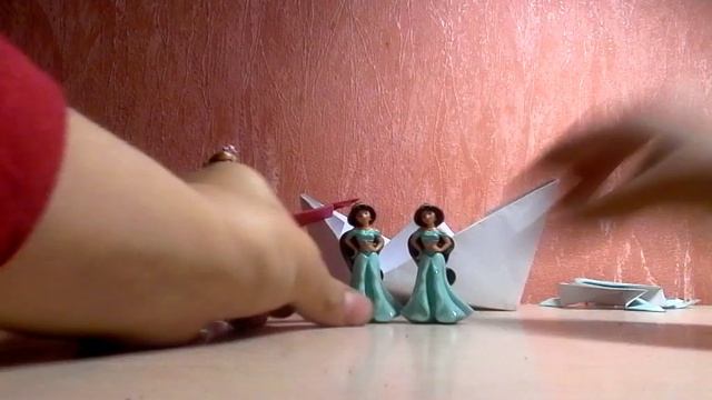 ОБЗОР принцес из Диснея и игрушки из бумаги смотреть онлайн