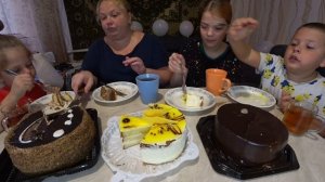 сладкий мукбанг. с днём рождения Аксинья 🥳