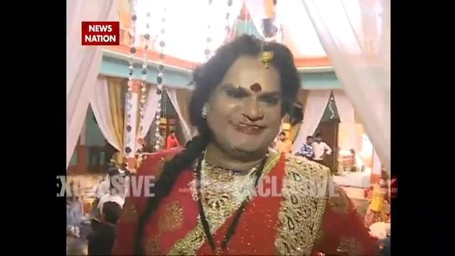 Actor Akhilendra Mishra dress like woman for his upcoming film смотреть онлайн