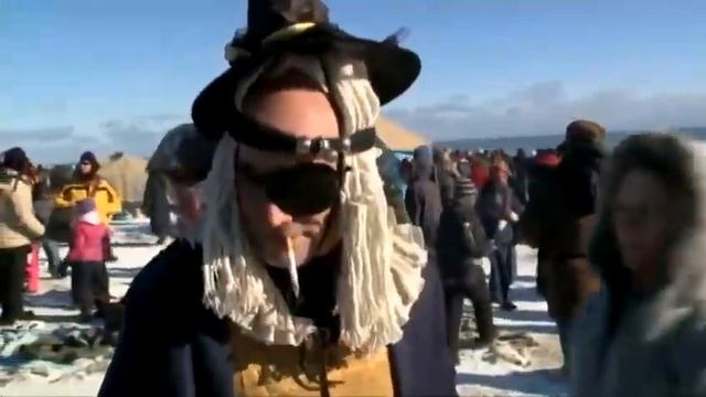 Hundreds brave cold temps for polar bear plunge смотреть онлайн
