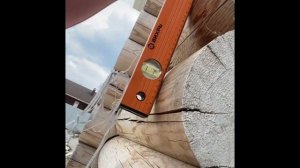 Выравнивание стен из бревен, выпиливание паса под обсаду
