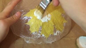 ЧТО МОЖНО СКРАФТИТЬ ИЗ ОБЫЧНЫХ ЛИСТЬЕВ? КАК СДЕЛАТЬ ТАРЕЛКУ ИЗ ОСЕННИХ ЛИСТЬЕВ? НУБ В МАЙНКРАФТ