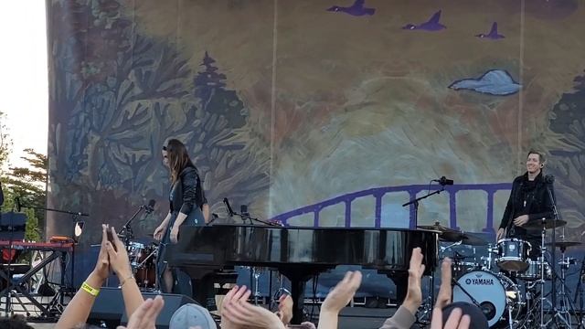 i want to see you be brave free concert live with Sara смотреть онлайн