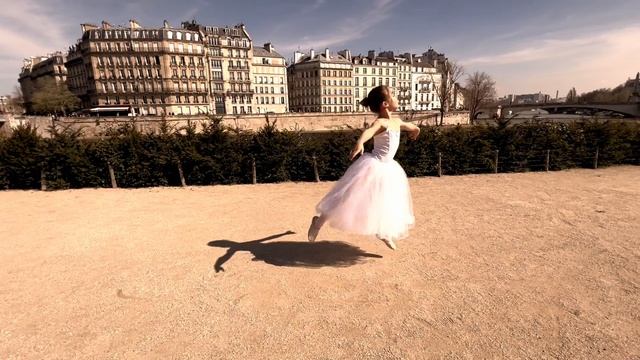 Carmela Lucido a Dance for Paris with La Seine by Vanessa Paradis смотреть онлайн