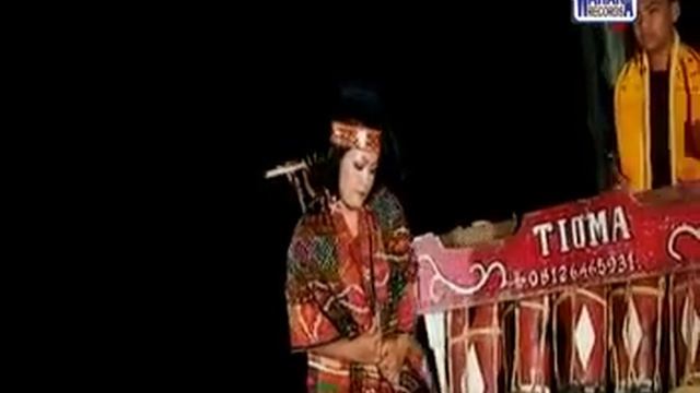 10 Lagu Populer Opera Batak Tioma Group смотреть онлайн