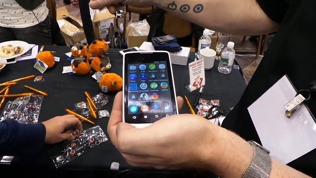 Hands on with Mozilla's Firefox OS for phones смотреть онлайн