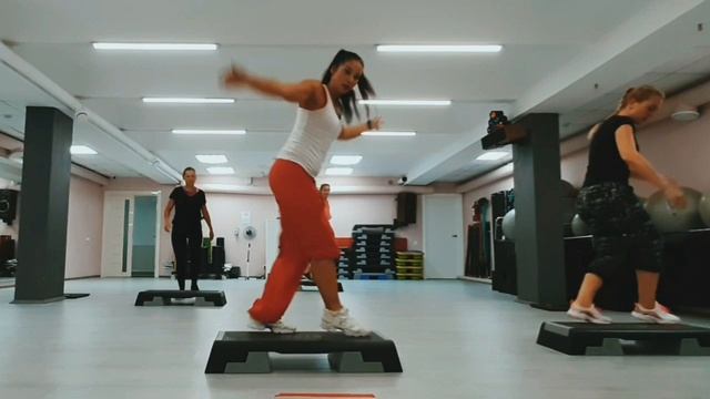 СТЕП АЭРОБИКА ЦЕЛАЯ ТРЕНИРОВКА / STEP AEROBICS смотреть онлайн
