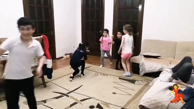 Дружба - сила! Дети играют в хитрую лису 🦊 смотреть онлайн