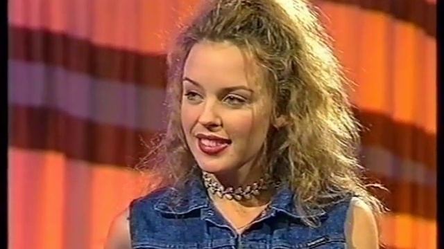 Kylie Minogue - Interview (Jonathan Ross 1993) смотреть онлайн