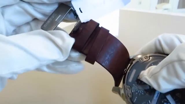 Часы DIESEL BRAVE смотреть онлайн