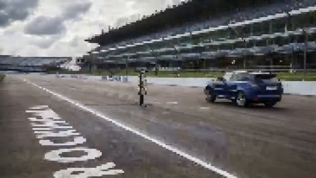 Wow Range Rover Sport SVR Testes 0 To 62 MPH On Six Surfaces! смотреть онлайн