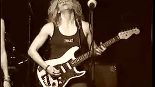 Anni Madafferi, guitar Nectarine, Brave New World смотреть онлайн