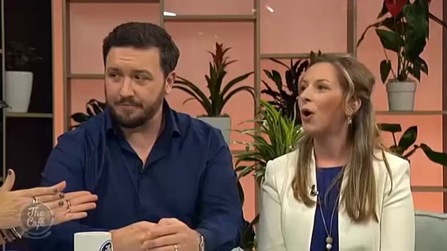 Stars of 'NZ Opera’s Carmen' Wade Kernot and Emma Pearson Join Us смотреть онлайн