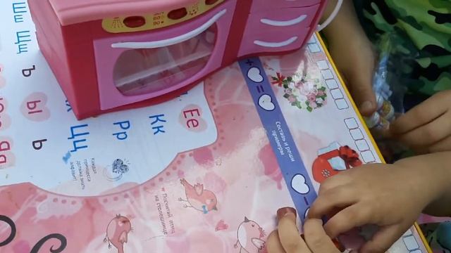 Игрушечная кухня для детей, распаковка смотреть онлайн