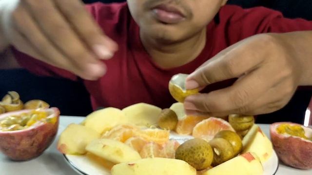 FRESH FRUIT EATING SHOW, ORANGE, PASSION FRUIT, APPLE , LONGAN,SOUND EATING смотреть онлайн