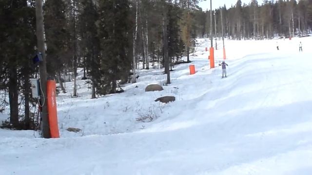 Levi skiing children's bumps Lapland, Finland смотреть онлайн