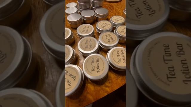 Crafted from our Gardens. #artisancrafts #garden #gardening #lavender #hops #homemade #bathbomb смотреть онлайн