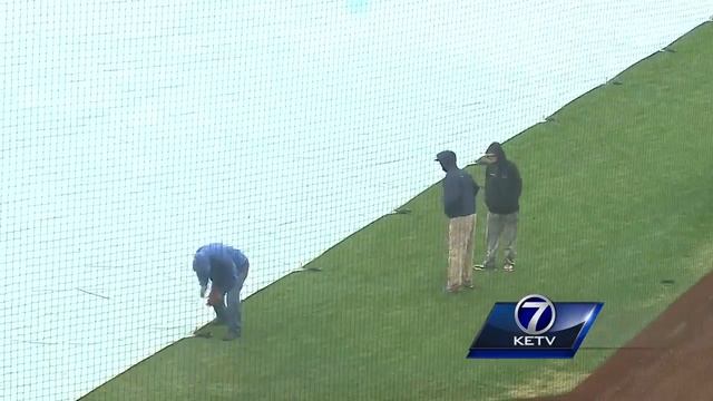 Rain, cold temperatures cancel Royals/Storm Chasers exhibition game смотреть онлайн