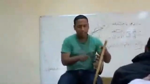 Is he brave or dumb enough to do this! смотреть онлайн