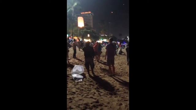 Запуск фонариков в Новогоднюю Ночь в Паттае 2013-14 смотреть онлайн