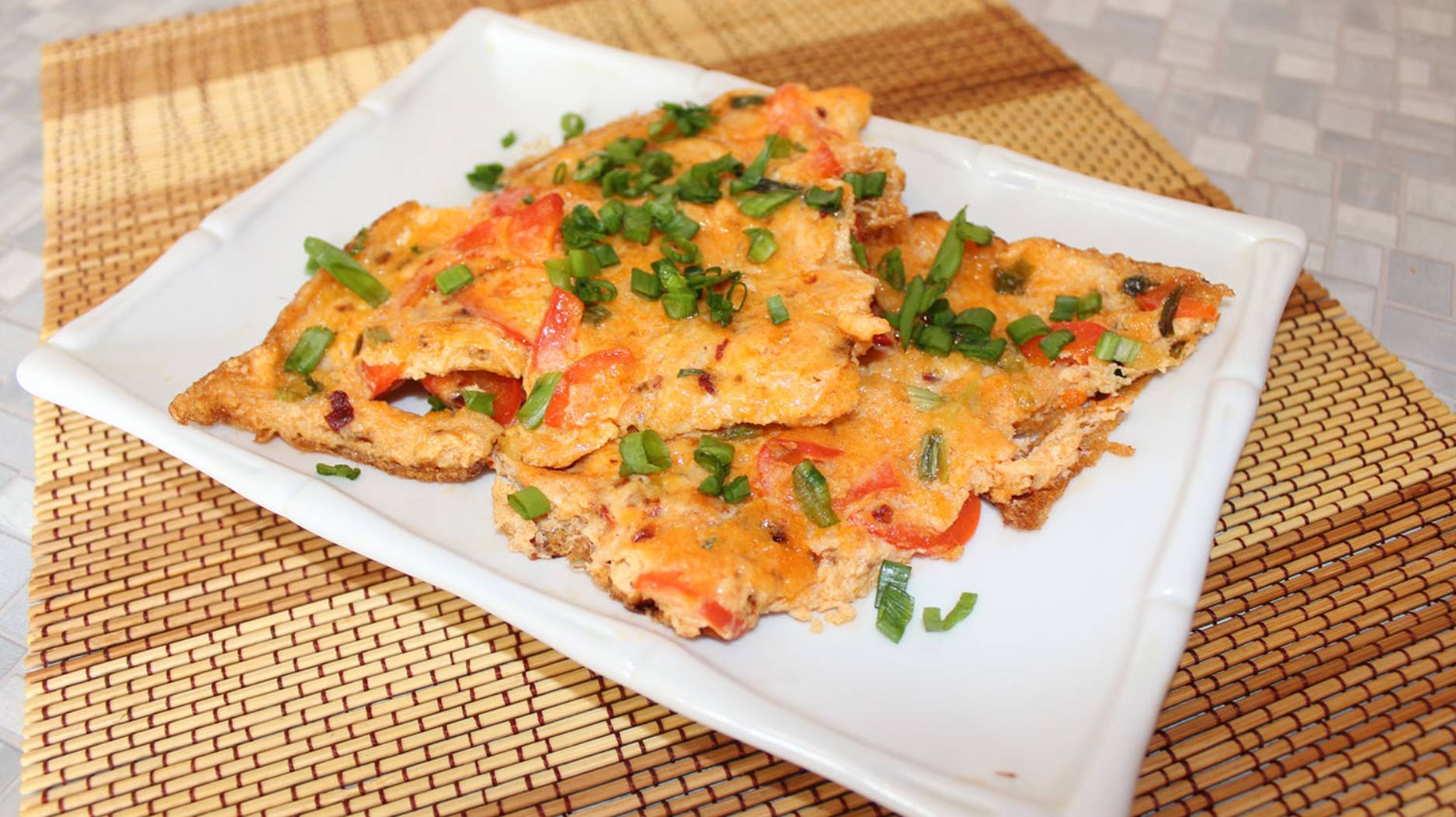 Омлет с соусом Лаоганма (на сковороде) смотреть онлайн