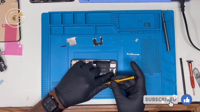 iPhone 11 Pro Max Housing Replacement with Small Parts смотреть онлайн