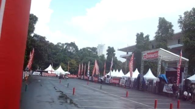 Daihatsu Sirion - Slalom College Battle 2013 (Peserta Slalom 02) смотреть онлайн