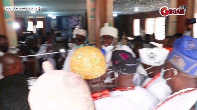 Ooni Of Ife Storms In With His New Car As He Launches His Multi Million naira Adire Company In Ife. смотреть онлайн