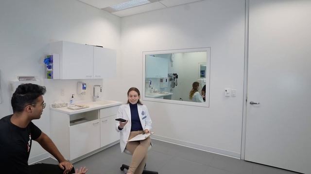 How Not to Start a Patient Encounter - Doc Opera 2023: Medically Blonde смотреть онлайн