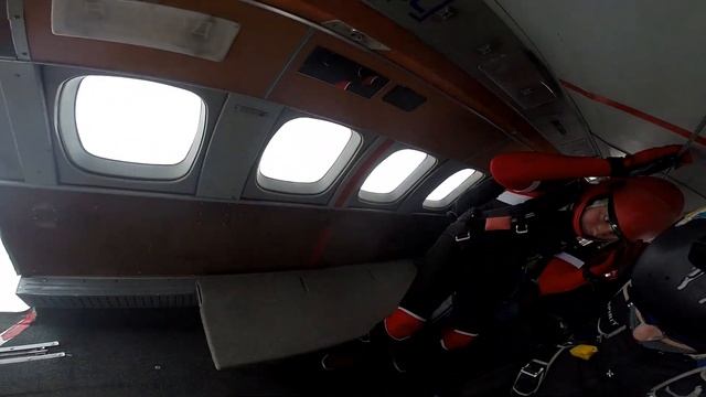 Ой Жо...а... КОгда открыл дверь в самолете, а за "окном" град смотреть онлайн