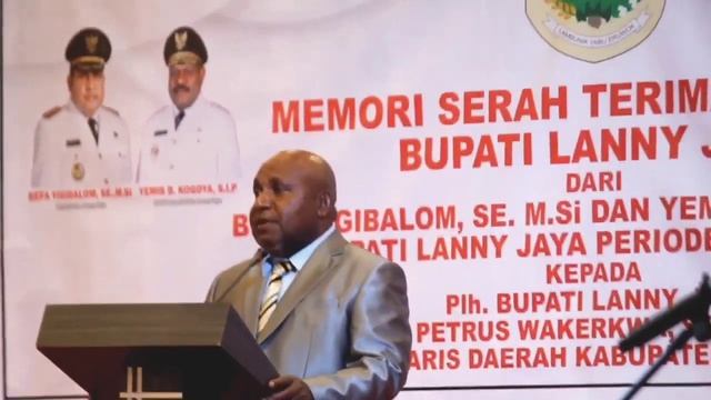 BY : Petrus Wakerkwa S.E M.Si, akan dilantik sebagai karakter bupati Lanny Jaya oleh menteri смотреть онлайн