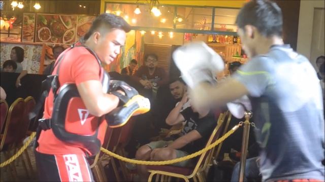 Team Lakay's Stephen Loman in BRAVE 22: STORM OF WARRIORS open workouts in Resorts World Manila смотреть онлайн