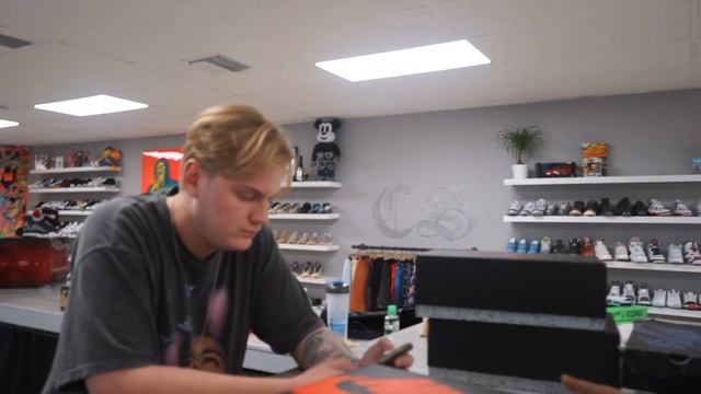 FINESSING OFF-WHITE DUNKS!!! смотреть онлайн