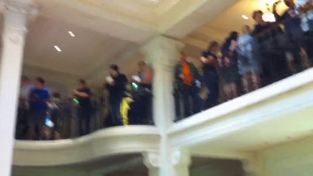 Ouverture Apple Store Opéra - L'accueil смотреть онлайн