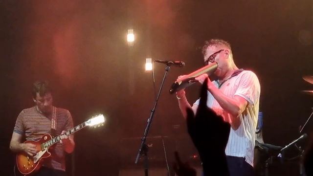 Blur - Sunday Sunday (live at Newcastle City Hall) смотреть онлайн