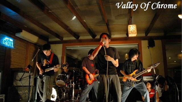Valley Of Chrome - Forever Young смотреть онлайн