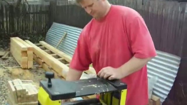 Стройка дома из оцилиндрованного бревна в деревне Гребнево апрель 2008 г. смотреть онлайн