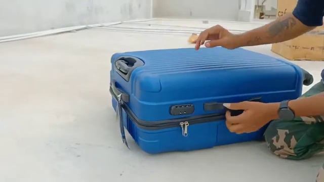 Safari luggage Trolley bag unboxing Telugu #Praveenramyavlogs смотреть онлайн