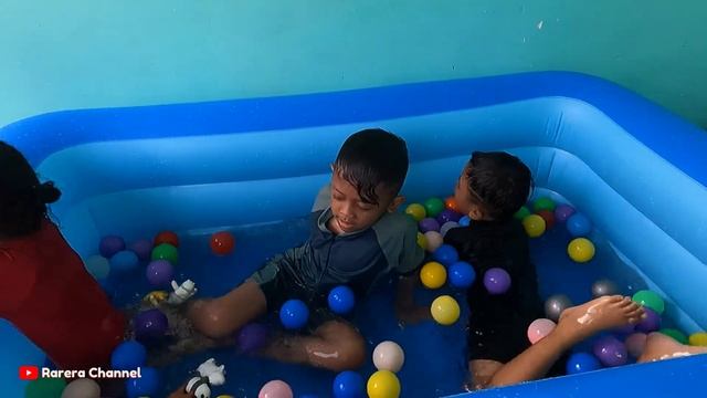 ASYIKNYA MANDI BOLA 🤩 || MAINAN KOLAM RENANG KARET ANAK смотреть онлайн