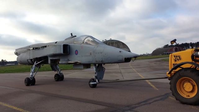 Sepecat Jaguar & A JCB смотреть онлайн