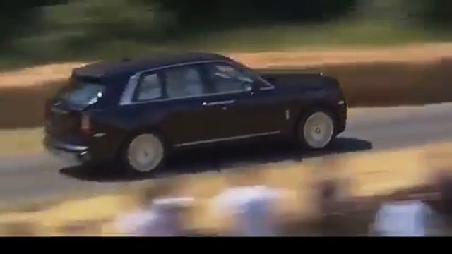 Rolls-Royce Cullinan Black Badge.. смотреть онлайн